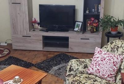 Apartament cu 2 camere decomandat în Micro 1 - 2