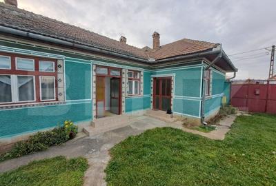 Casa de vanzare, 5 camere, teren generos de 1.290 m², zona Dumbravita - 1