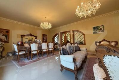 Casă cu 10 camere cu Teren 908 Mp în Central - 14