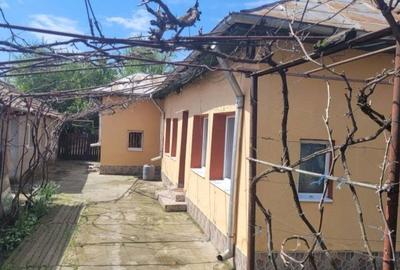 Casă cu 3 camere în Central