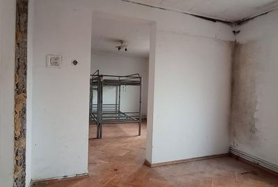 Casă cu 6 camere decomandat cu Teren 445 Mp în Bujac - 11