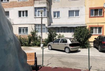 Apartament cu 3 camere decomandat în Costești - 3