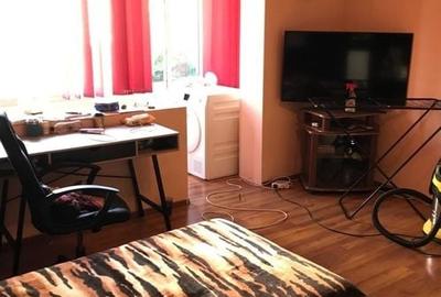 Garsonieră decomandată, mobilată în Steaua