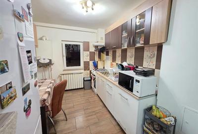 Apartament 2 camere, Etaj 3, CENTRALA PROPRIE, clima- Zona Dambovita - 1