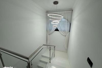 Casă cu 5 camere cu Teren 1213 Mp în Ostroveni - 1