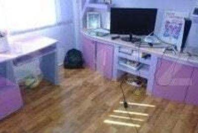 Apartament cu 4 camere decomandat în 22 Decembrie - 2