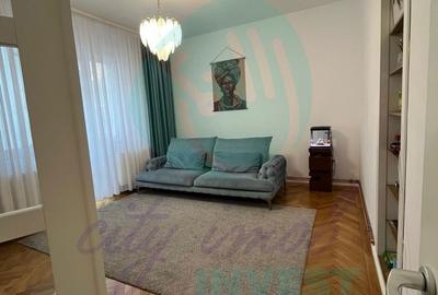 Casă cu 8 camere cu Canalizare în Parcul Carol - 3