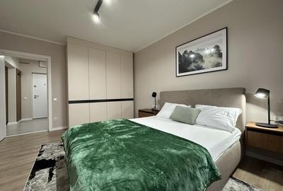 Apartament cu 3 camere semidecomandat în Sud