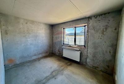 Casă cu 4 camere cu Canalizare în Exterior Vest - 10