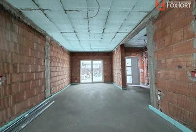 Casă cu 3 camere cu Canalizare în Sânandrei