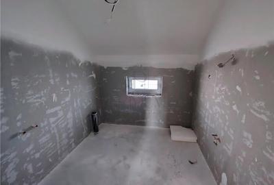 Duplex cu 4 camere cu Canalizare în Moșnița Veche - 8