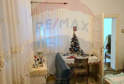 Casă cu 5 camere cu Teren 816 Mp în Central - 1