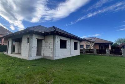 Casă cu 4 camere cu Teren 487 Mp în Sântandrei - 1