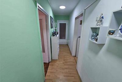 Apartament cu 3 camere decomandat în Micro II - 12