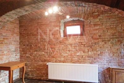 Casa istorica disponibila pentru inchiriere - Str. Tg. Vinului - 11