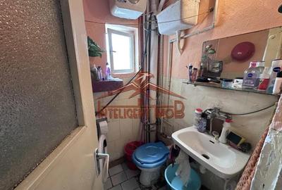 Garsoniera, etaj 3, in Fagara? zona 13 Decembrie Garsoniera, etaj 3, in Fagara? zona 13 Decembrie - 3