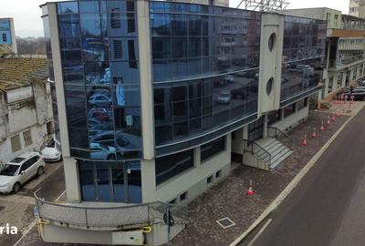 Spațiu comercial, de 1,100 mp, în Central - 13