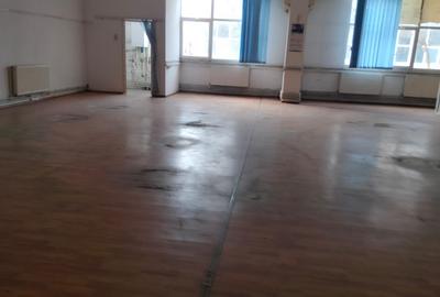 Inchiriez hala Bd. Timisoara 2231 mp, toate utilitatile, teren 3000 mp - 5