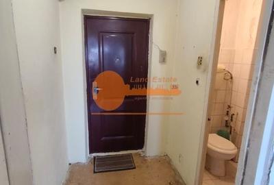 Garsoniera Gorjului-Bloc mixt(200 m metrou-1981) - 3