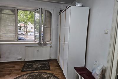 1 Mai metrou, Ion Mihalache parter bloc mixt - 1