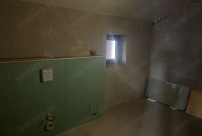 Casă cu Teren 2000 Mp în Podari - 15