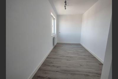Penthouse cu 5 camere decomandat, mobilat în Nufărul - 12