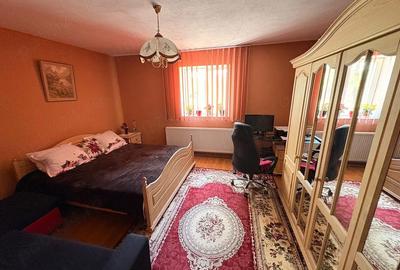 Casă cu 4 camere cu Teren 800 Mp în Pecica - 2