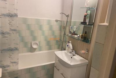 Apartament 3 camere , zona Scoala 10- Sala Polivalenta, et 4 - 2