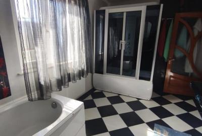 Casă cu 5 camere cu Teren 2300 Mp în Central - 15