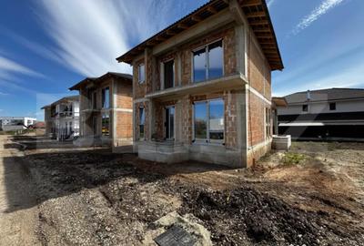 Casă cu 4 camere cu Teren 377 Mp în Cetate