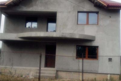 Casă cu 4 camere cu Teren 770 Mp în Jebel - 1