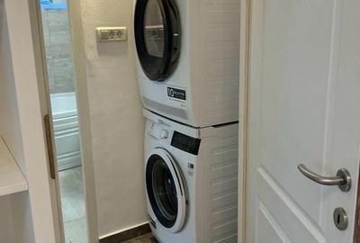 Apartament cu 3 camere semidecomandat în Central - 1
