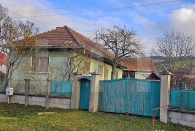 Casă cu 2 camere cu Teren 1223 Mp în Bicfalău - 1