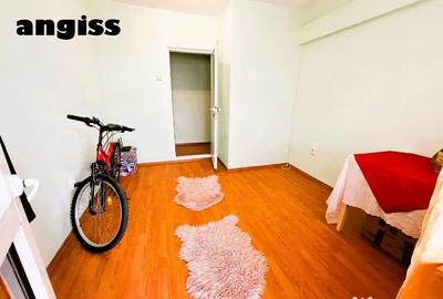 Apartament cu 3 camere semidecomandat în Vest