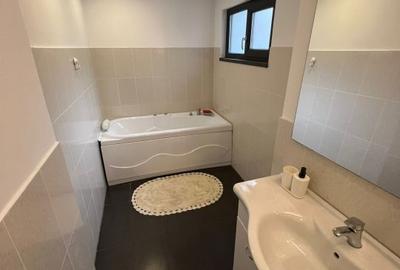 Apartament cu 3 camere semidecomandat, mobilat în Decebal - 10