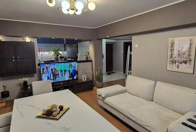 Apartament cu 4 camere decomandat în CET - 5