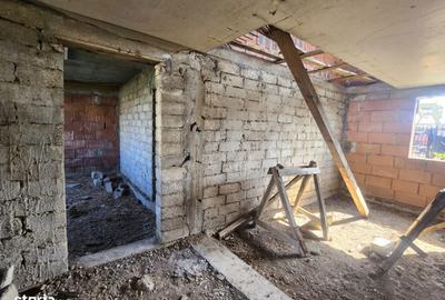 Casă cu 4 camere cu Teren 380 Mp în Central