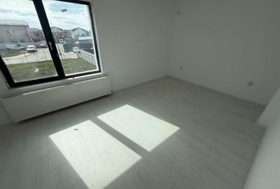 Duplex cu 4 camere cu Canalizare în Central - 6