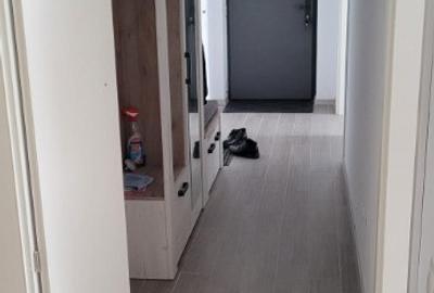 Proprietar vand apartament 2 camere, decomandat, cu loc de parcare sub - 2