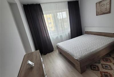 Apartament cu 2 camere decomandat, mobilat în Tractorul - 6