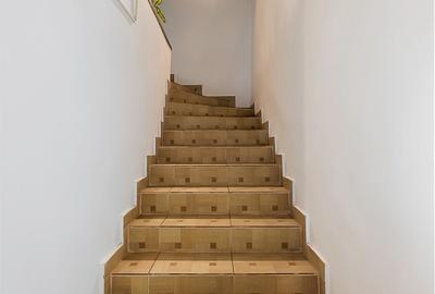 Casă cu 6 camere cu Teren 286 Mp în Eroii Revoluției - 2