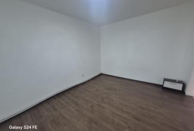 Apartament cu 3 camere decomandat în Dărmănești - 2