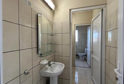 Birou, de 200 mp, în Zona industrială - 7