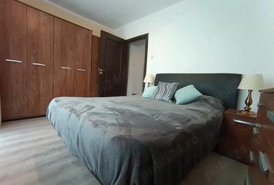 Vand apartament decomandat cu 3 camere, micro 16. - 2