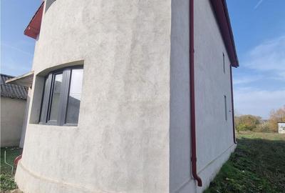 Casă cu 4 camere decomandat în Calomfirești - 15