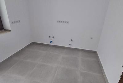 Casă cu 4 camere cu Teren 200 Mp în Central - 3