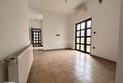 Casă cu 10 camere cu Teren 211 Mp în Central - 3