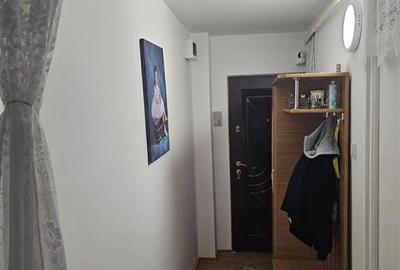 Apartament cu 2 camere decomandat în Tractorul - 4