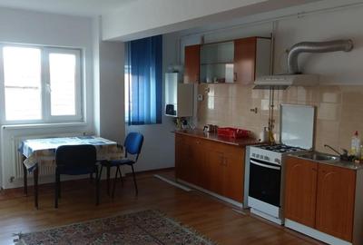 Garsonieră decomandată în Traian - 4