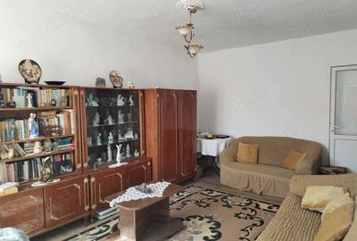 Apartament cu 3 camere decomandat în Vânju Mare - 2
